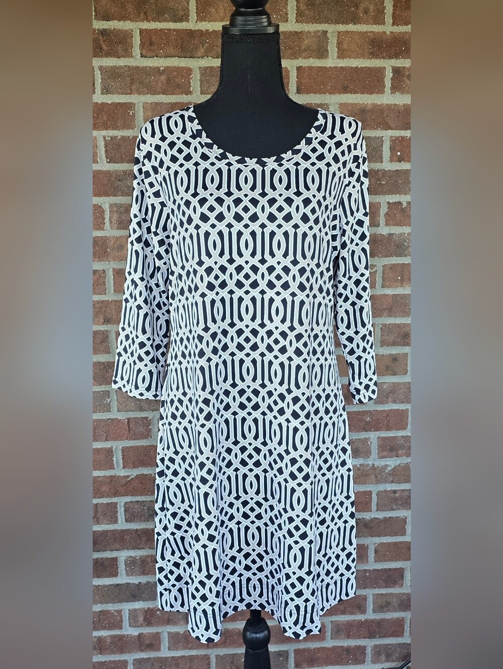 Black, Tan, & White 3/4 Sleeve Shift Dress